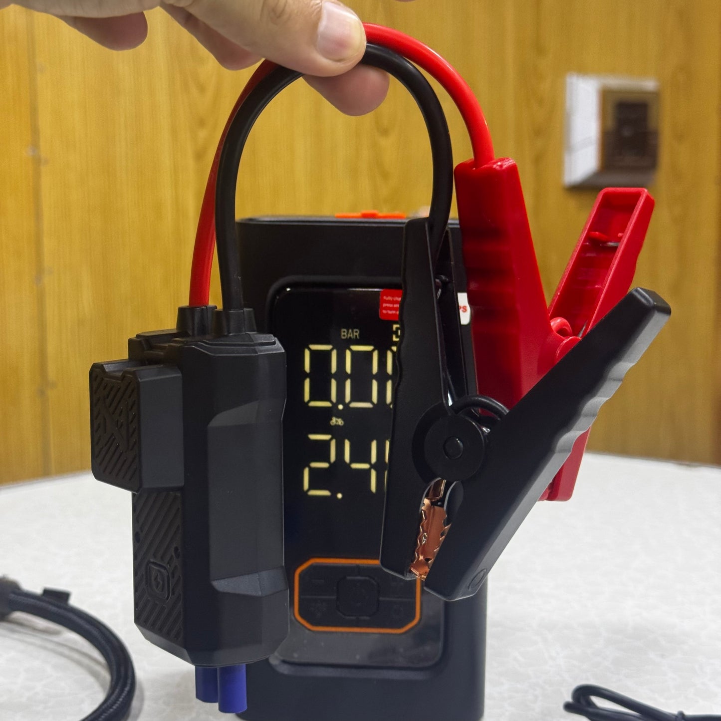 4 in 1 High Capacity Multi Function Portable Car Battery Jump Starter with Air Pump N1