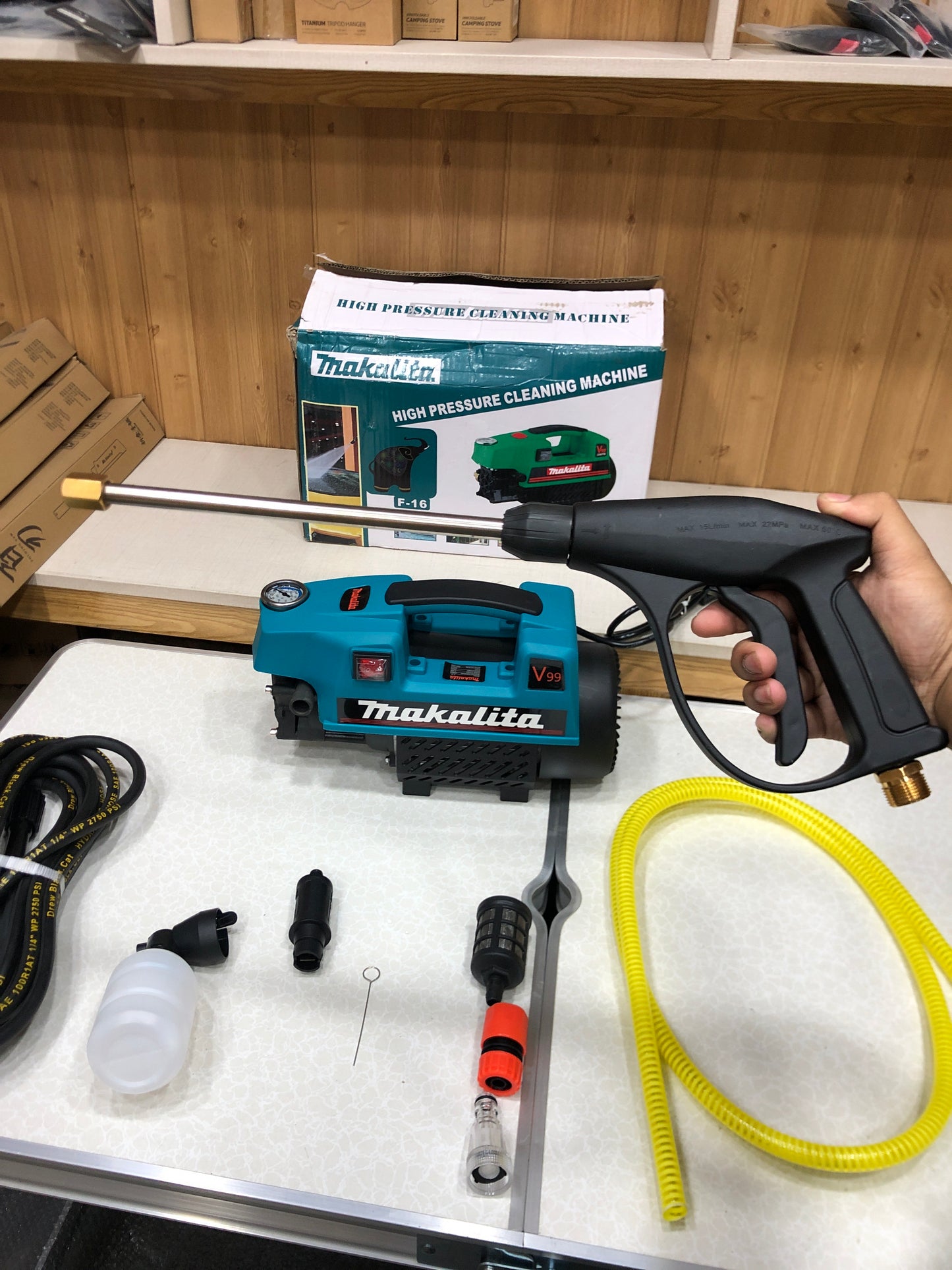MAKITA F-16 High Pressure Car Washer