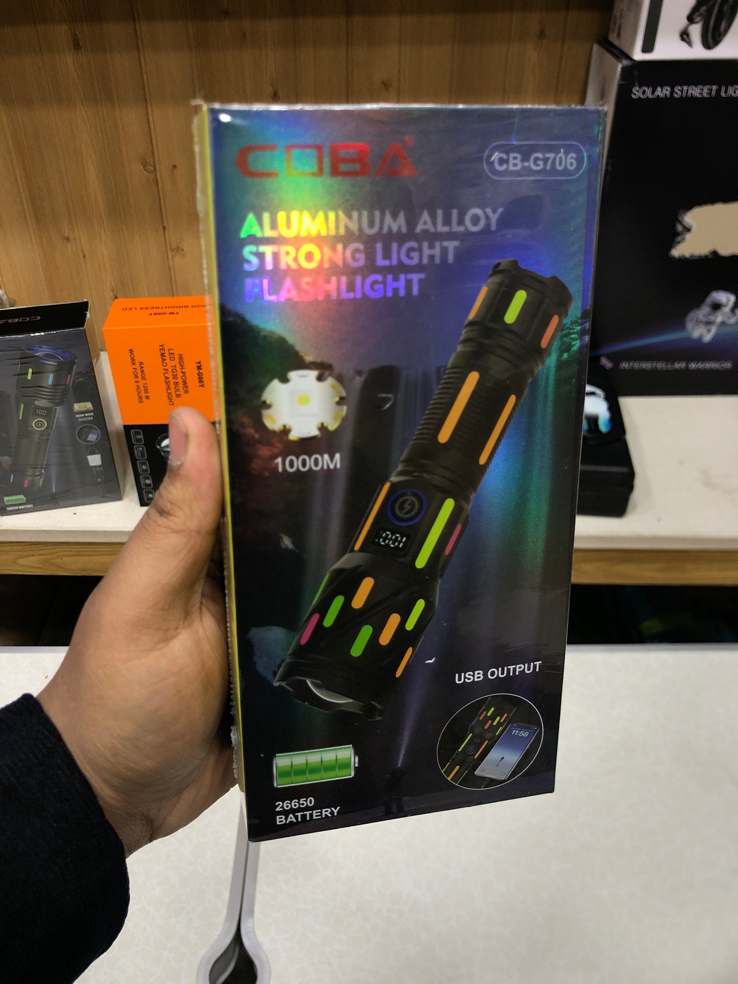 COBA High Power LED Flashlight With Fluorescent Absorbing Film Lumination CB-G706
