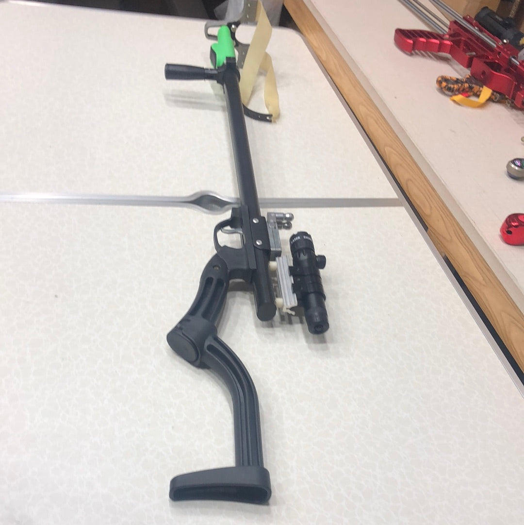 Powerful Outdoor Distance Shooting Laser Bow Hunting Slingshot With 5Pcs Rubbers