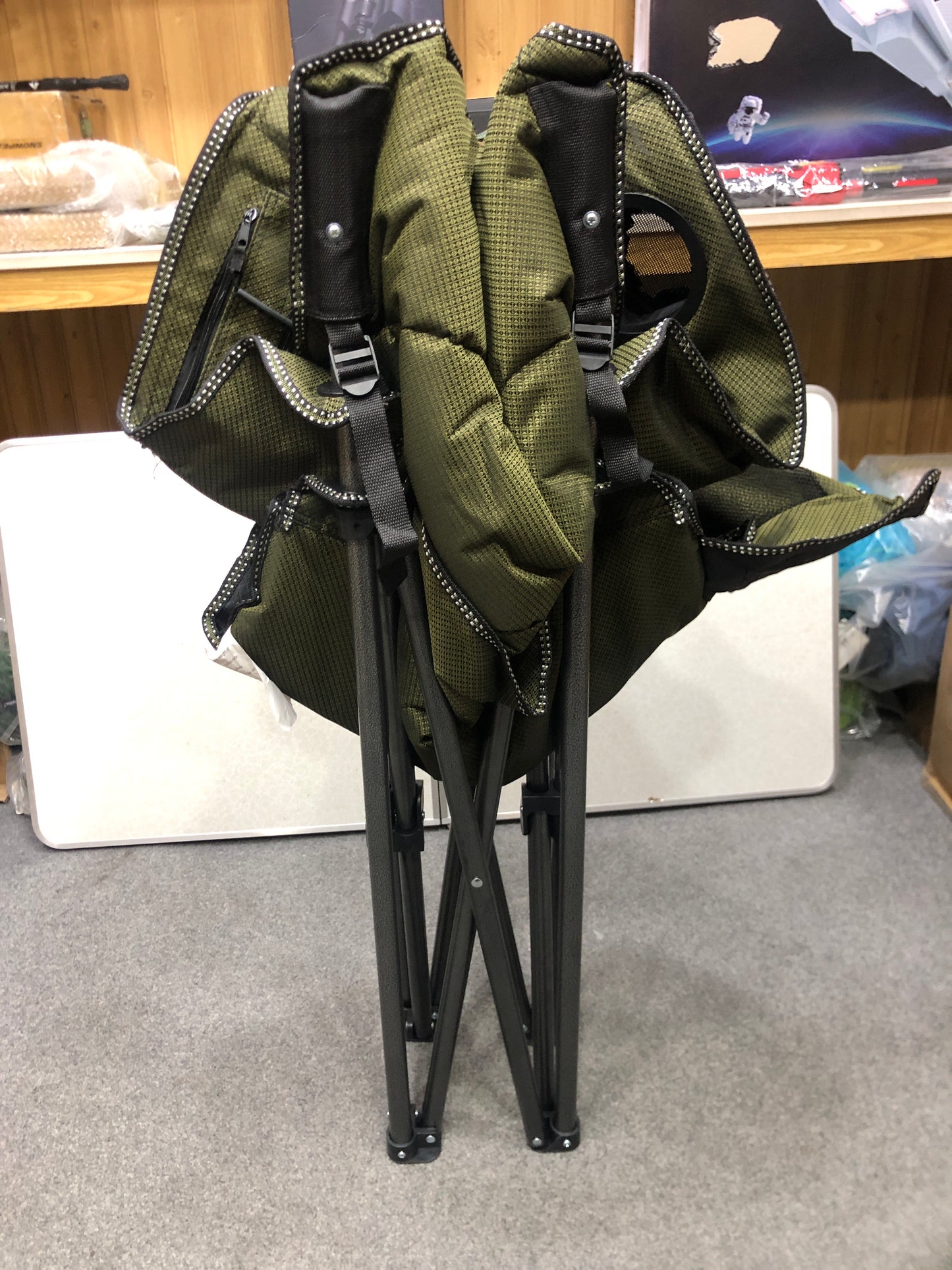 CAMP MASTER Deluxe Padded Cotton Portable Metal Arm Foldable Outdoor Chair