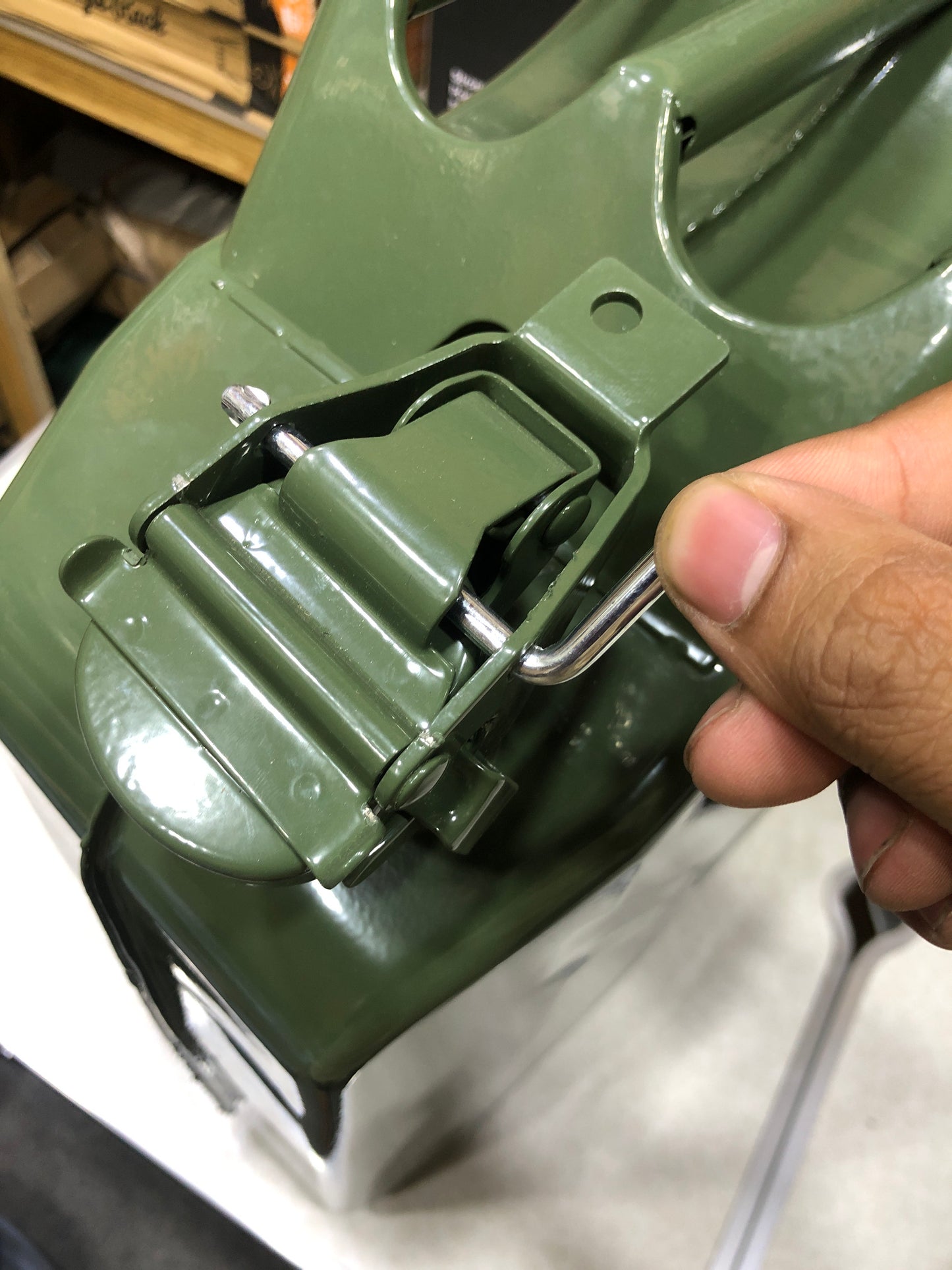 Portable Jerry Can 10L / 20L Capacity, Emergency Fuel Container