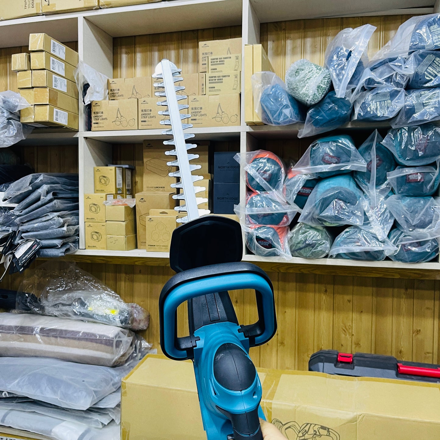 MAKITA Powerful Handheld Portable Multi-Functional Electric Hedge Trimmer