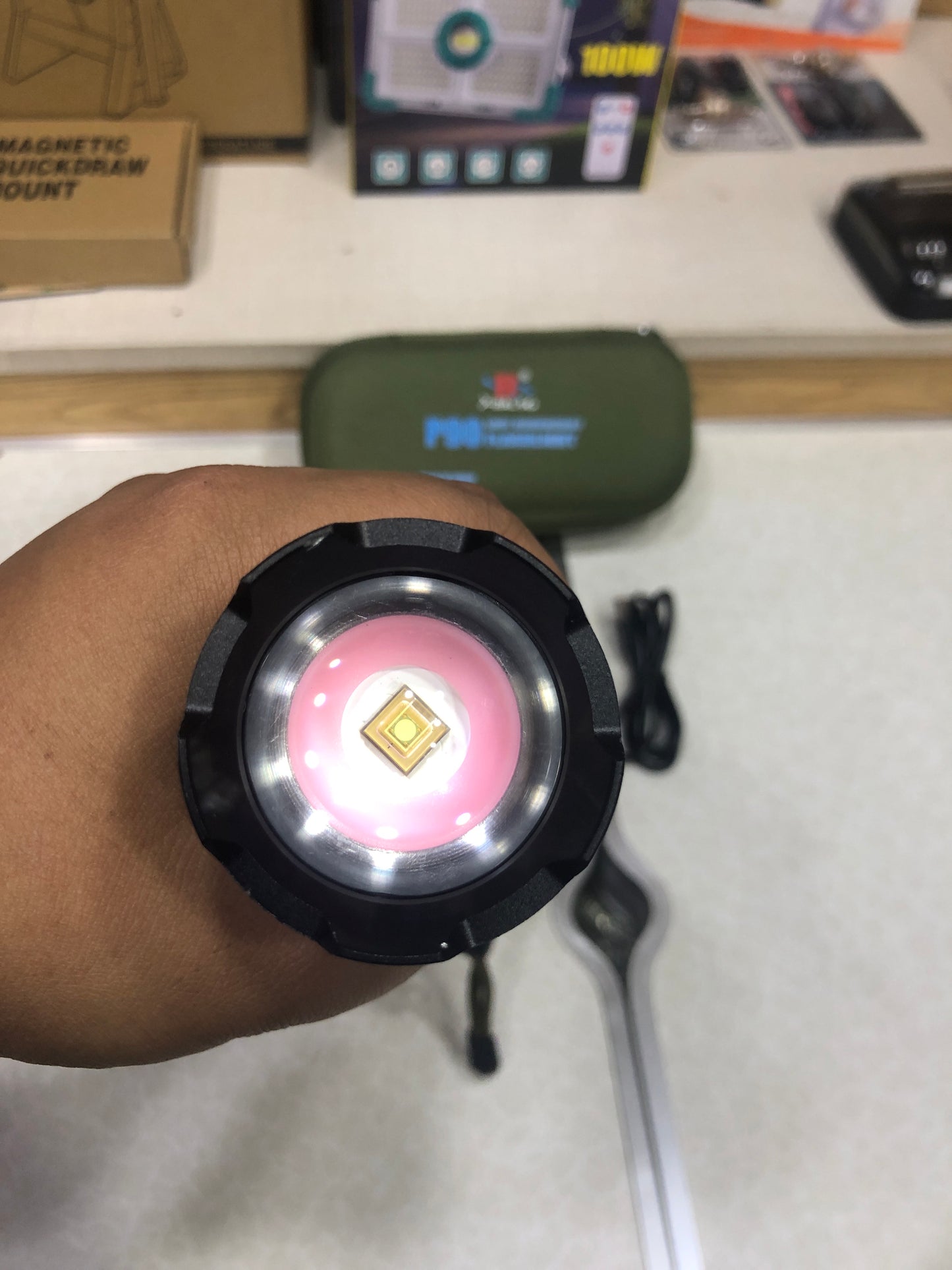 X Blog P90 LongShot BL-W409 Flashlight