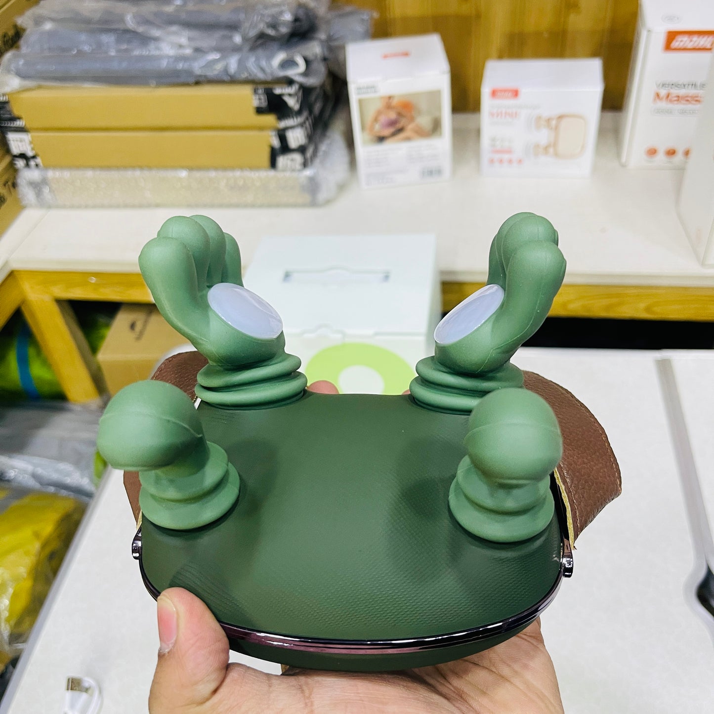 New Premium Human-Hand Simulation Shoulder and Neck Deep Tissue Massager N8