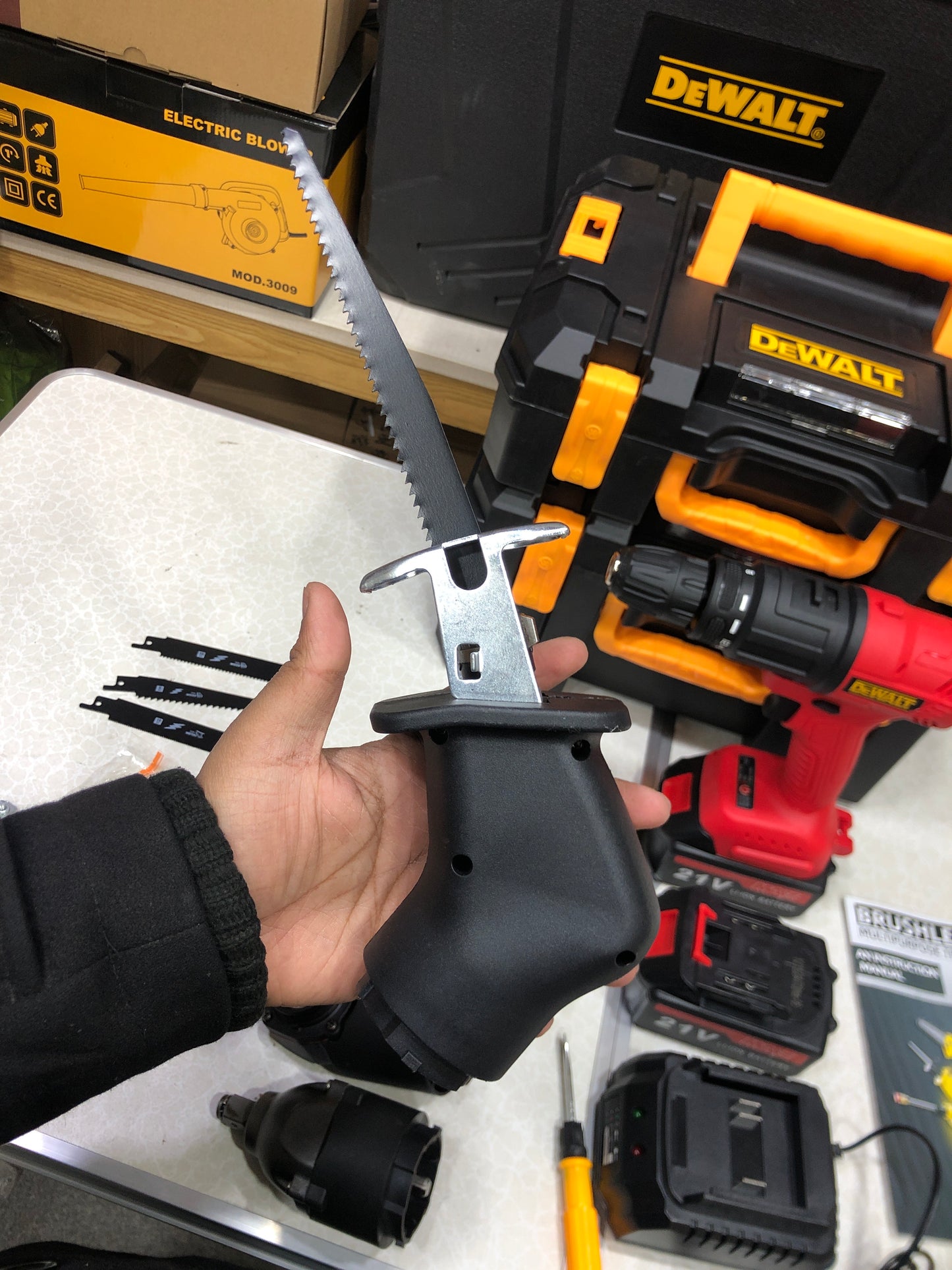 DeWalt 5 in 1 High Powered Multifunctional Tool Kit