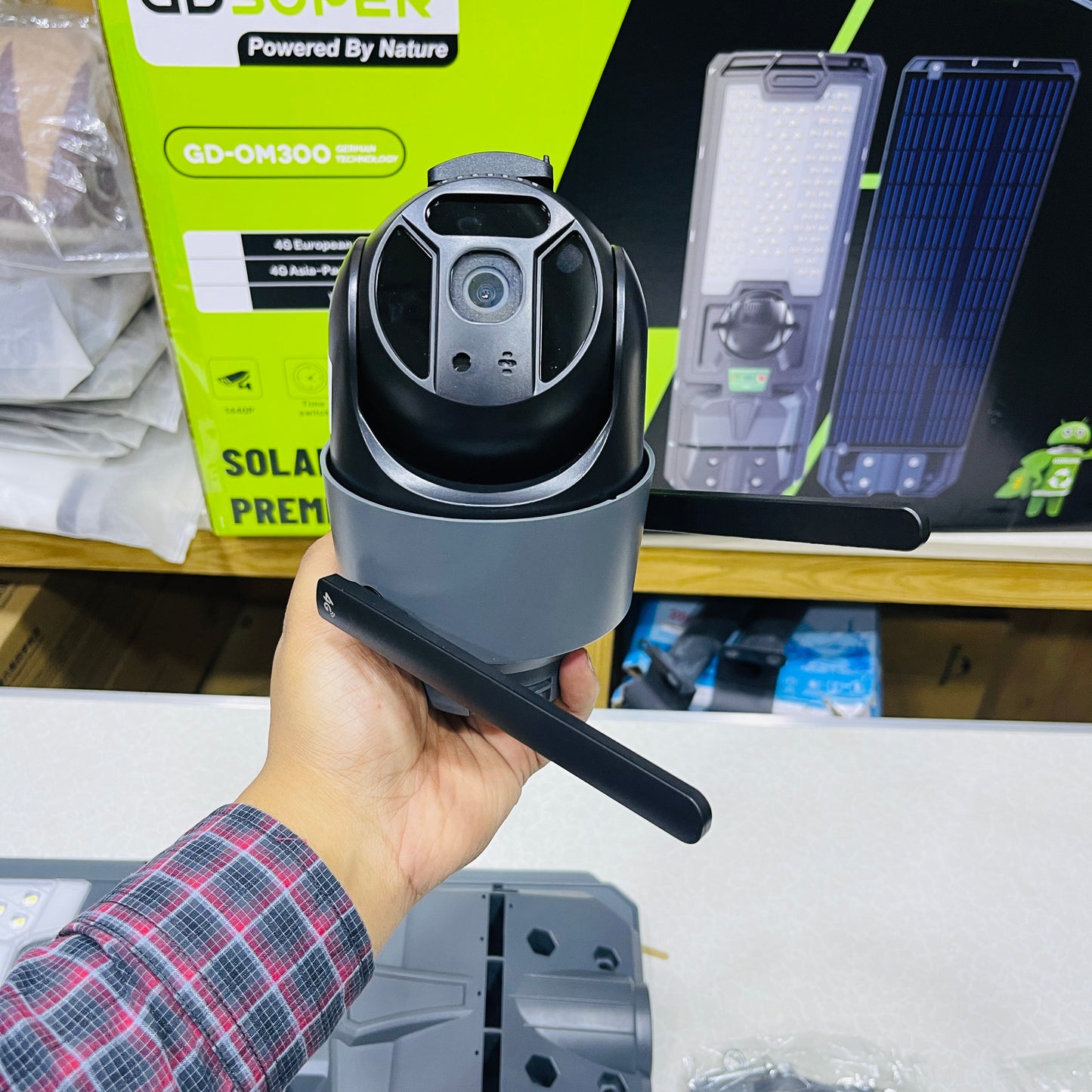 GD SUPER 2 in 1 300W Solar Street Light With 1440p HD CCTV Camera