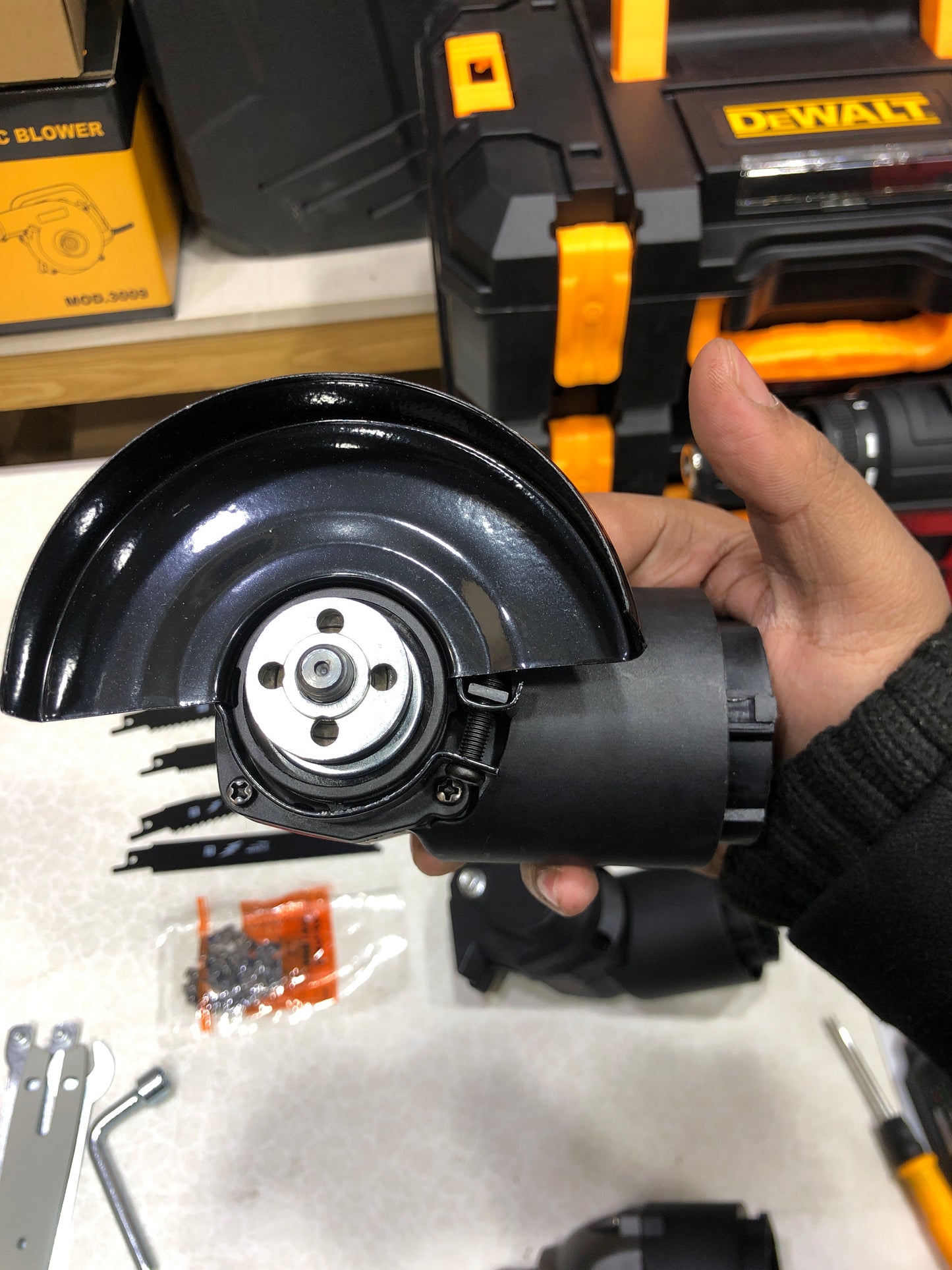 DeWalt 5 in 1 High Powered Multifunctional Tool Kit