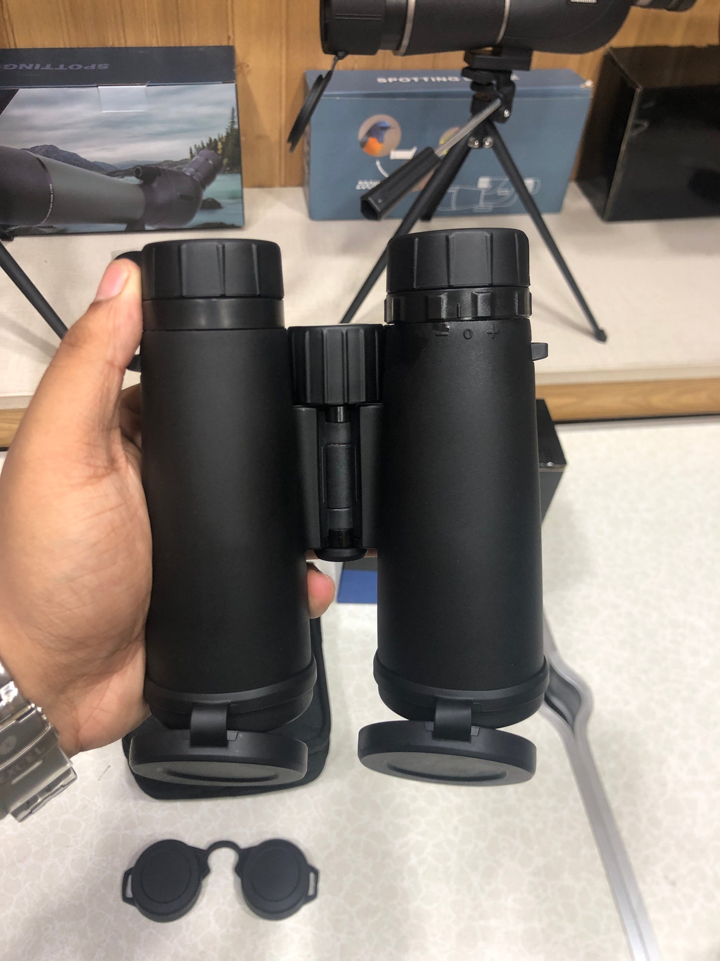 Liven 8x42 HD Binocular