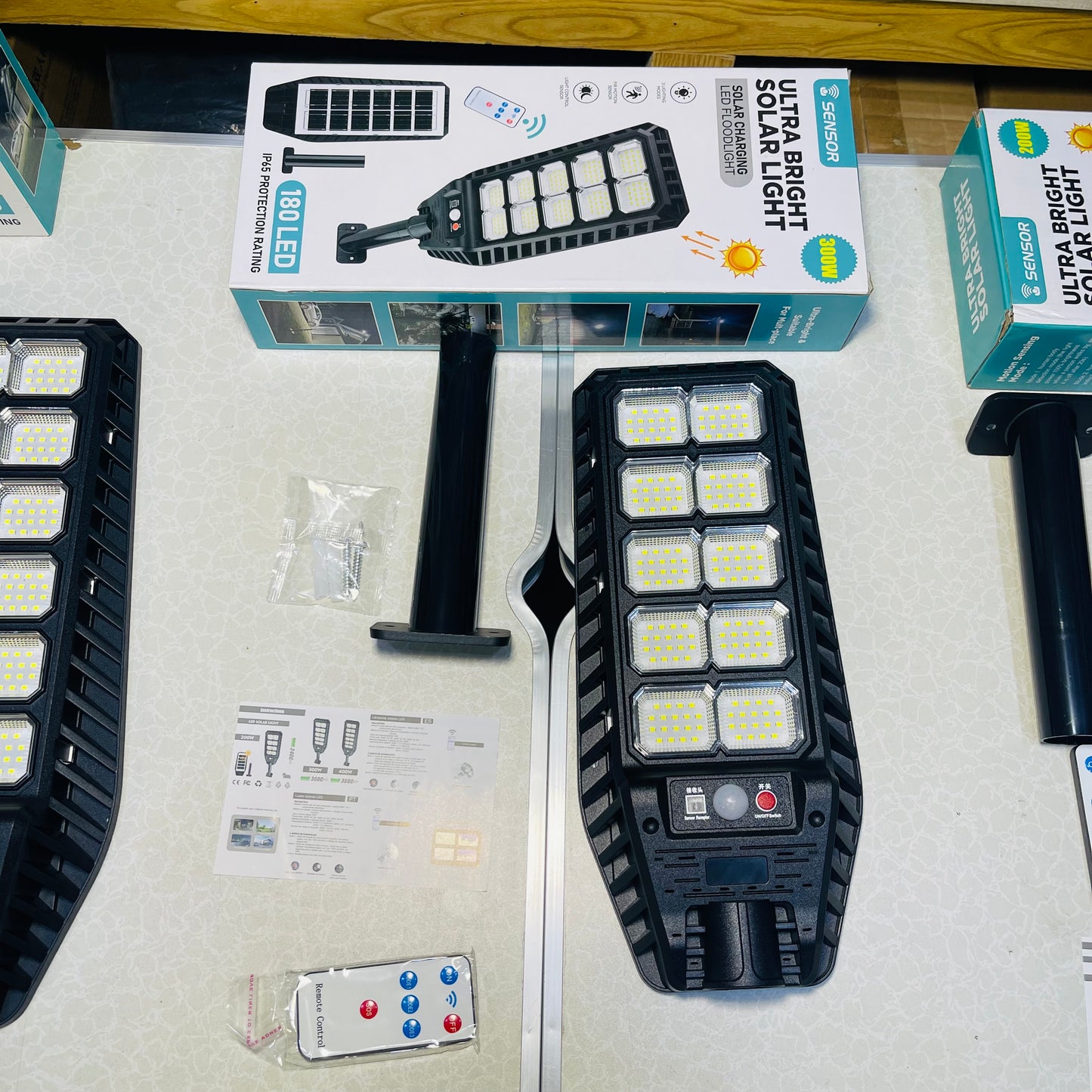 200W/300W/400W High-brightness Solar Powered Sensor Street lights