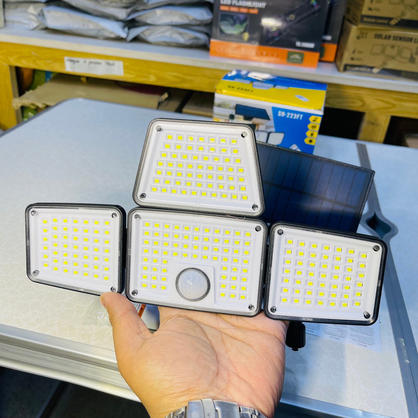 4-Head 223 LED Solar Motion Sensor Flood Lights Sh-223-FT