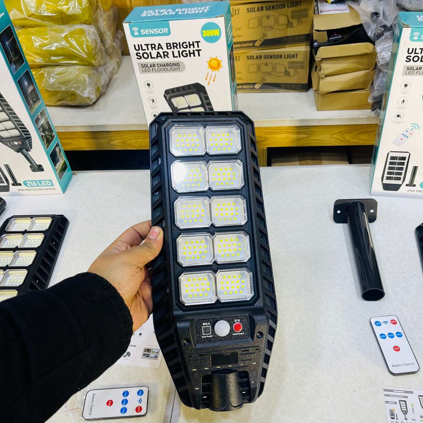 200W/300W/400W High-brightness Solar Powered Sensor Street lights