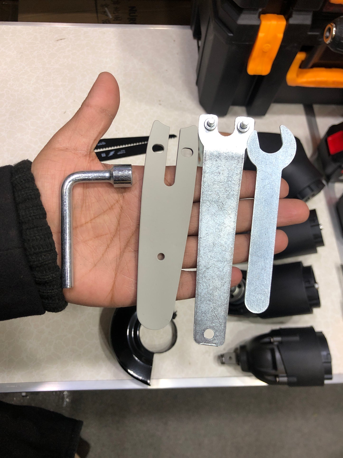 DeWalt 5 in 1 High Powered Multifunctional Tool Kit