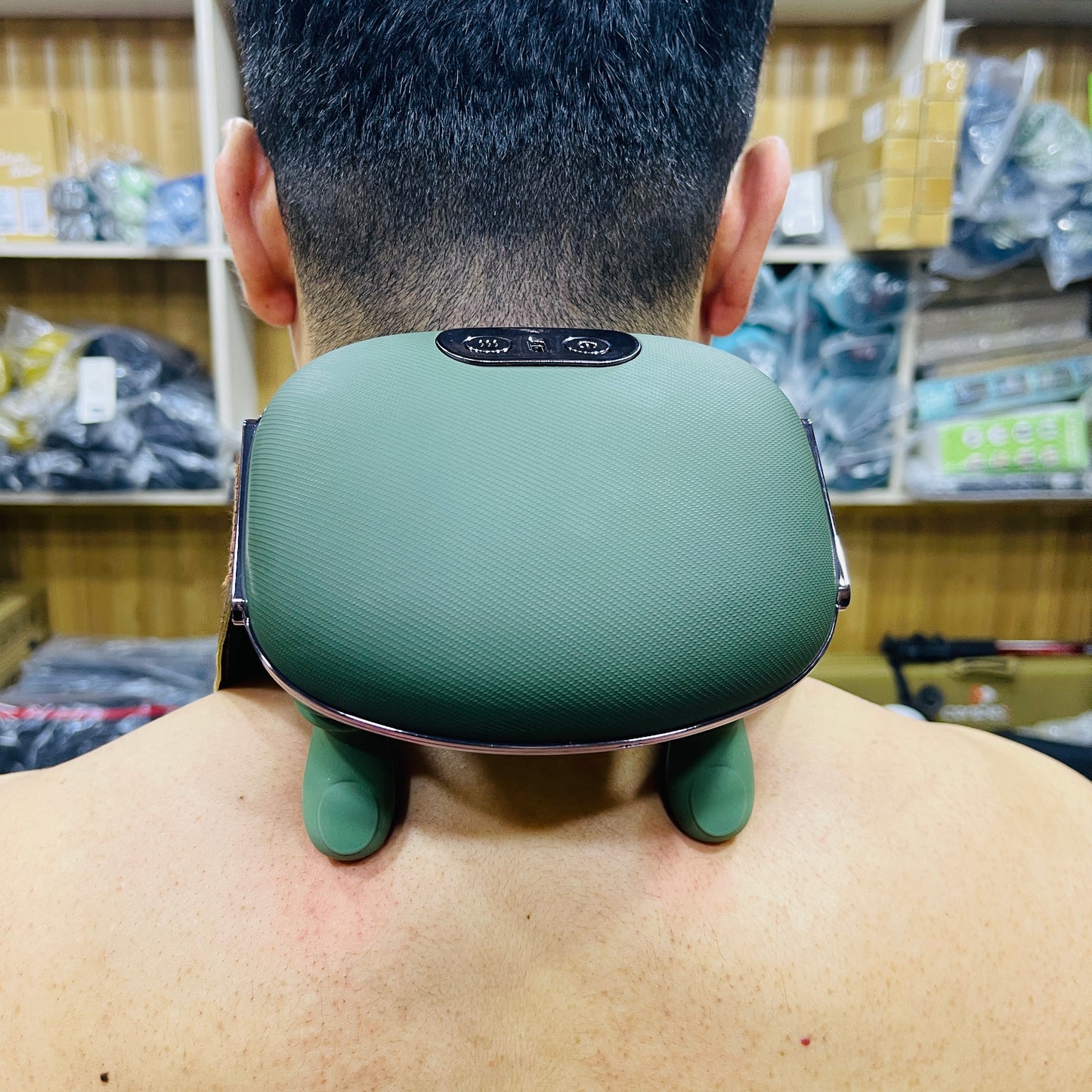 New Premium Human-Hand Simulation Shoulder and Neck Deep Tissue Massager N8