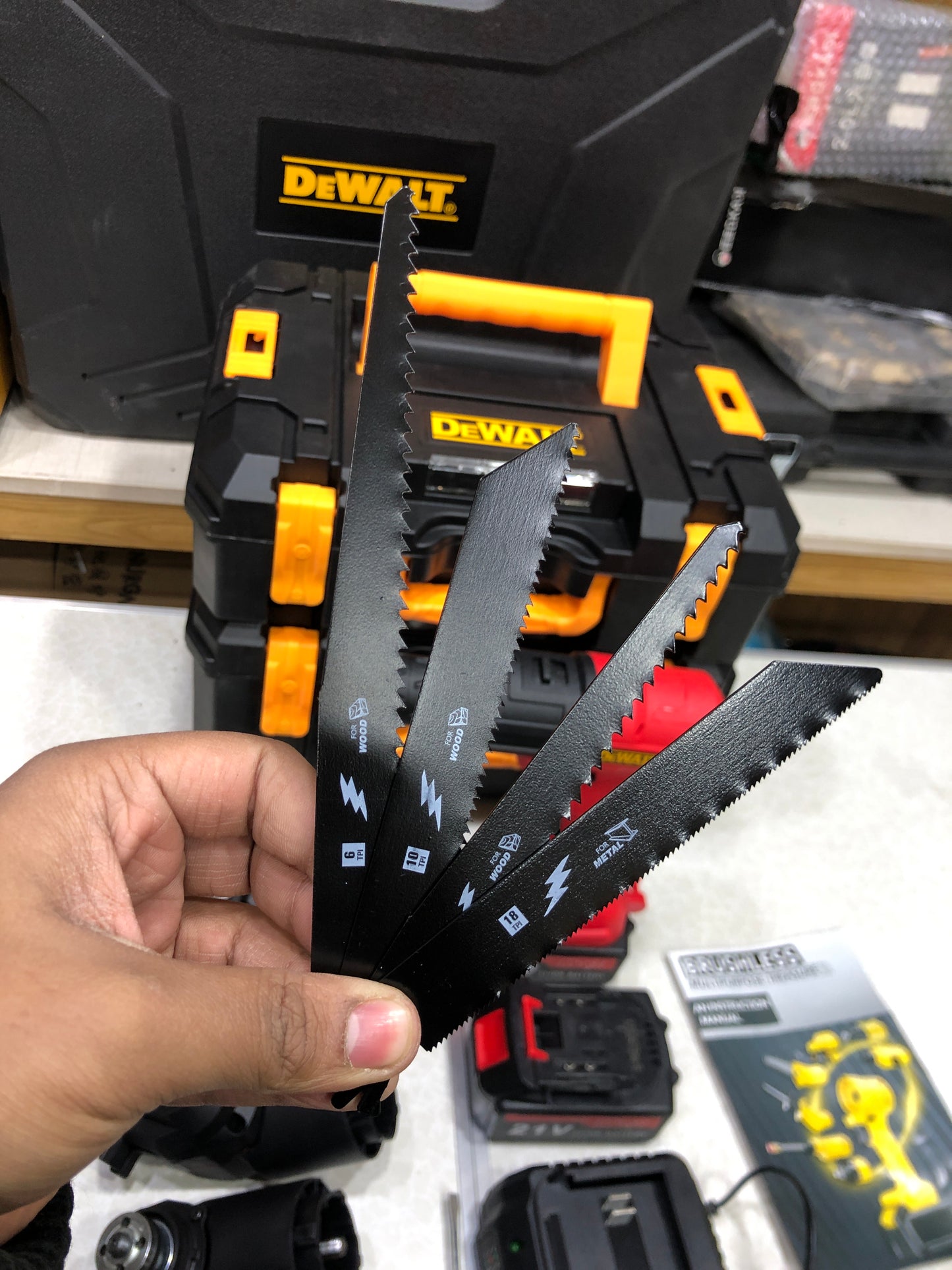 DeWalt 5 in 1 High Powered Multifunctional Tool Kit