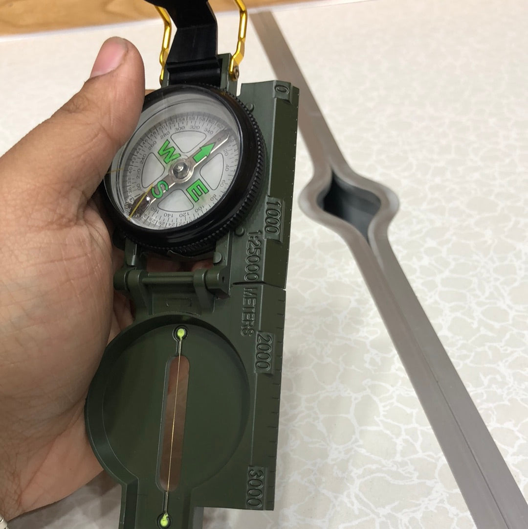 Compass With Magnifying Glass and Side Ruler