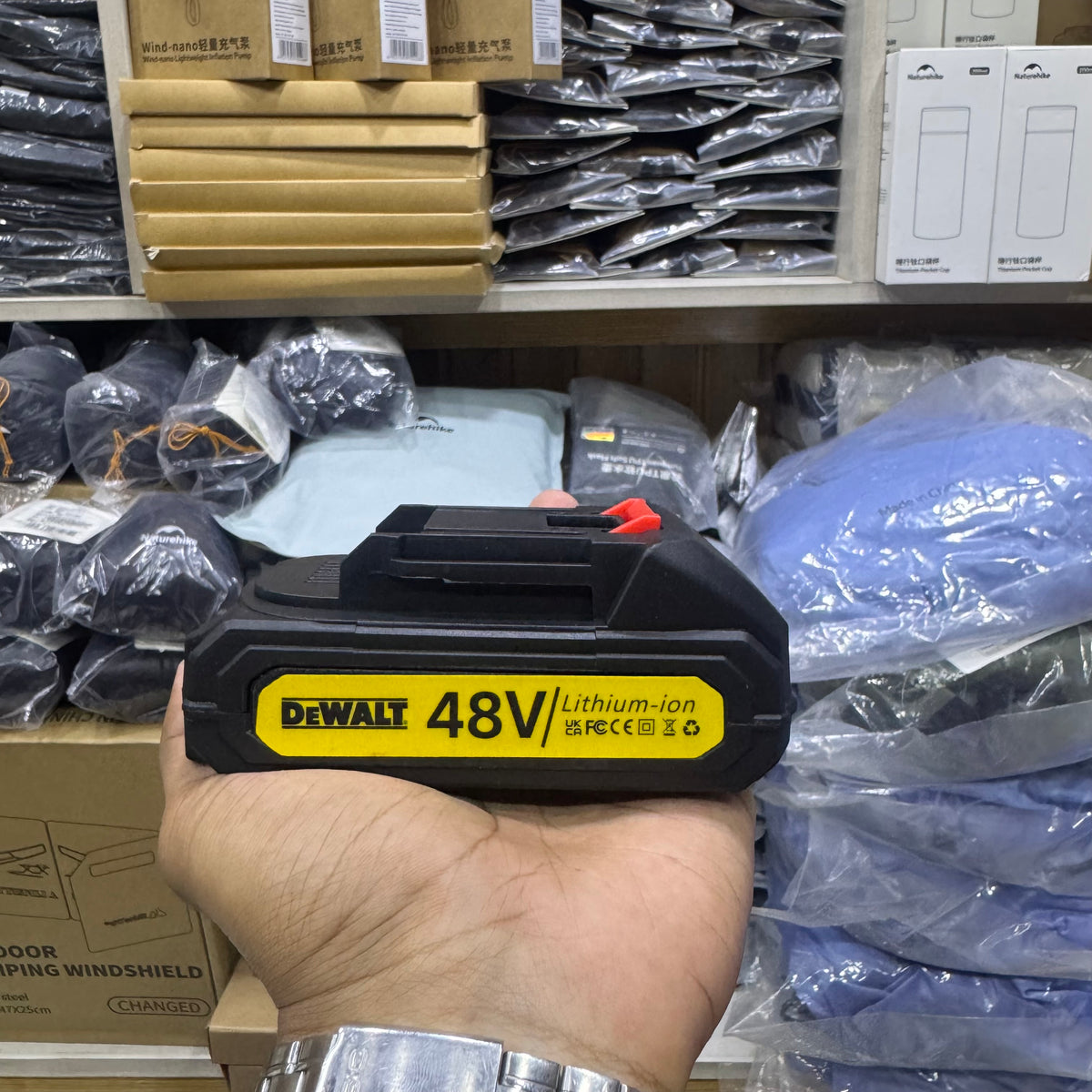 DeWalt 21V Cordless Air Blower – 1050W with 2 Batteries & Premium Carry Case