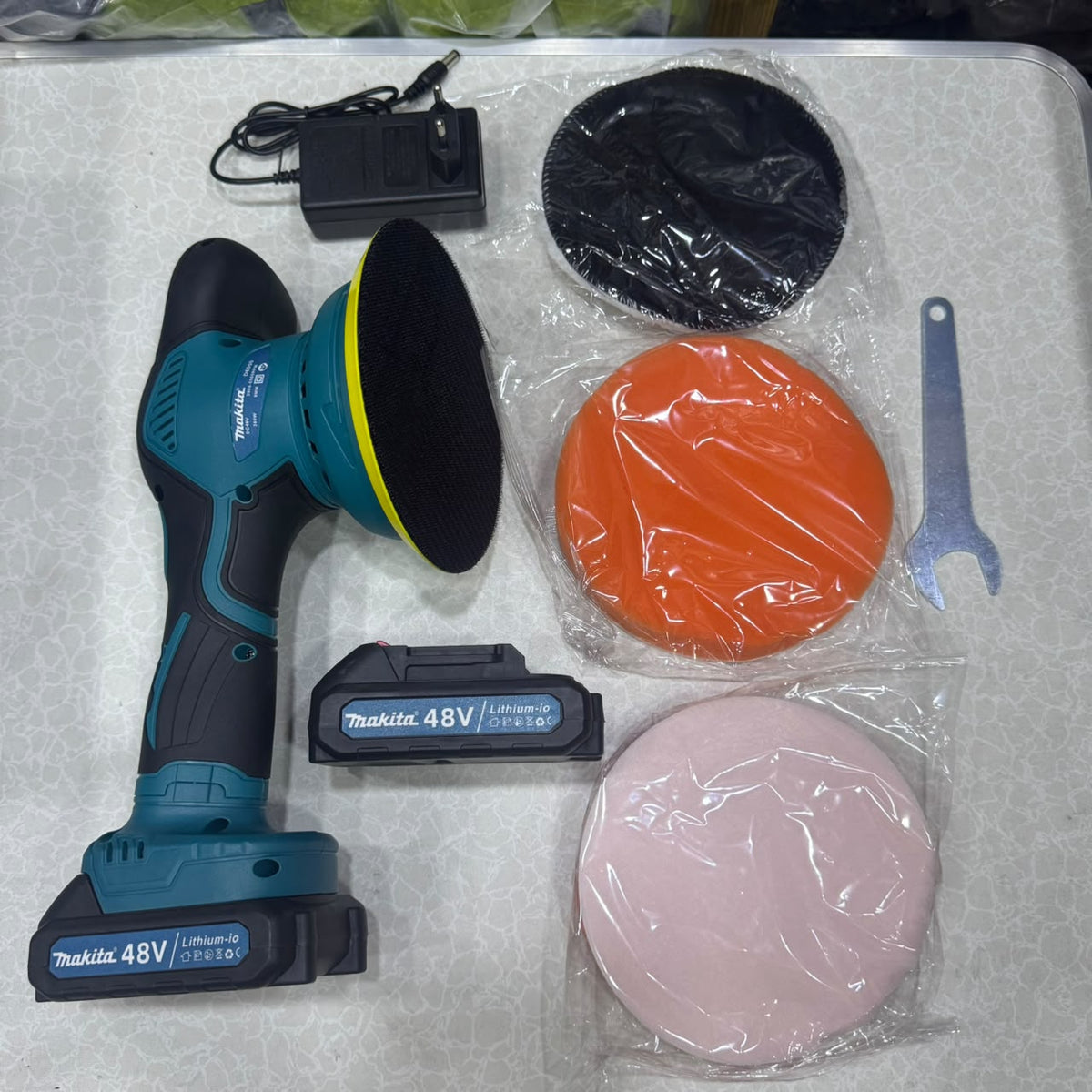 Makita 48V Cordless Waxing & Polishing Machine with Complete Polisher Kit