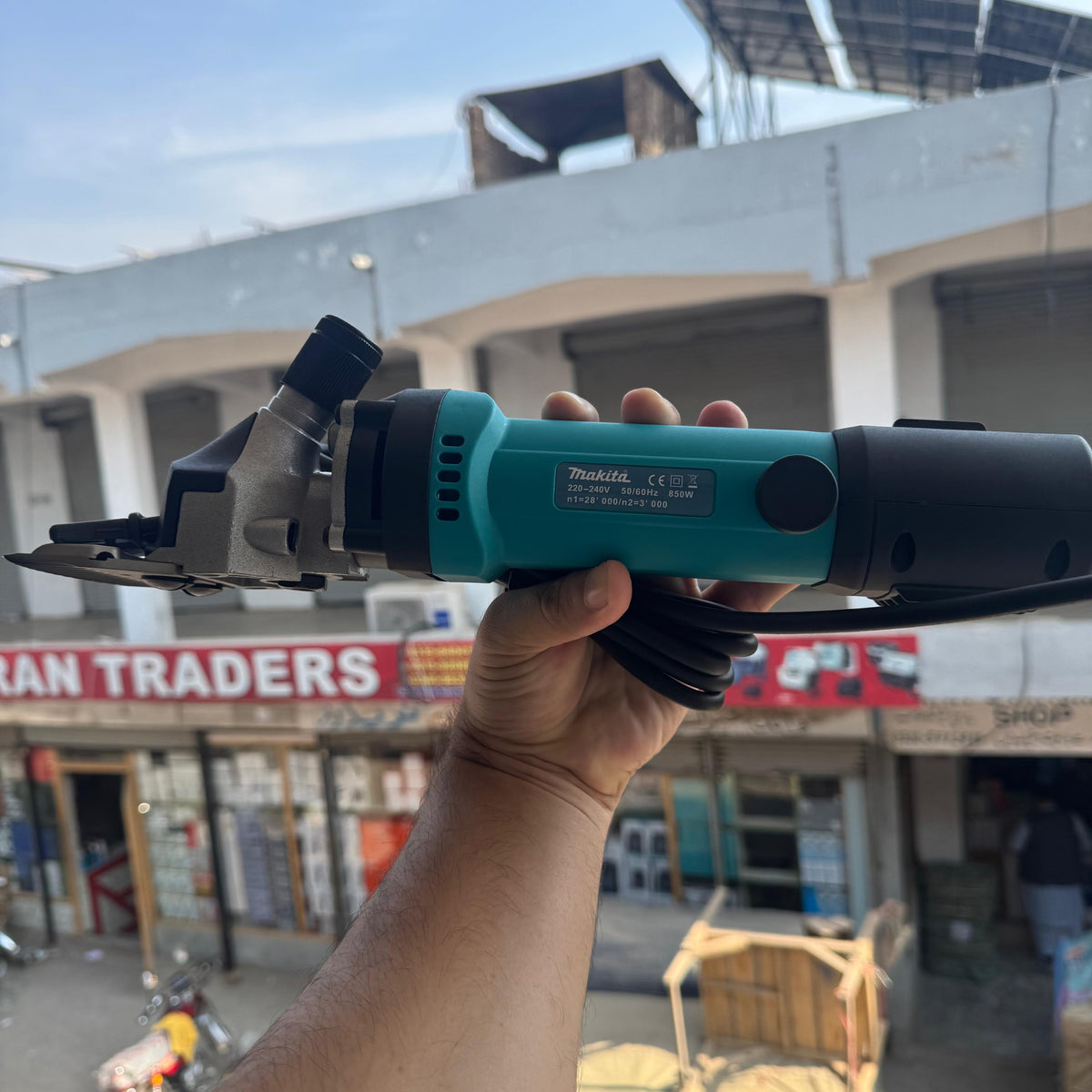 Makita 690W Electric Sheep & Goat Shearing Machine