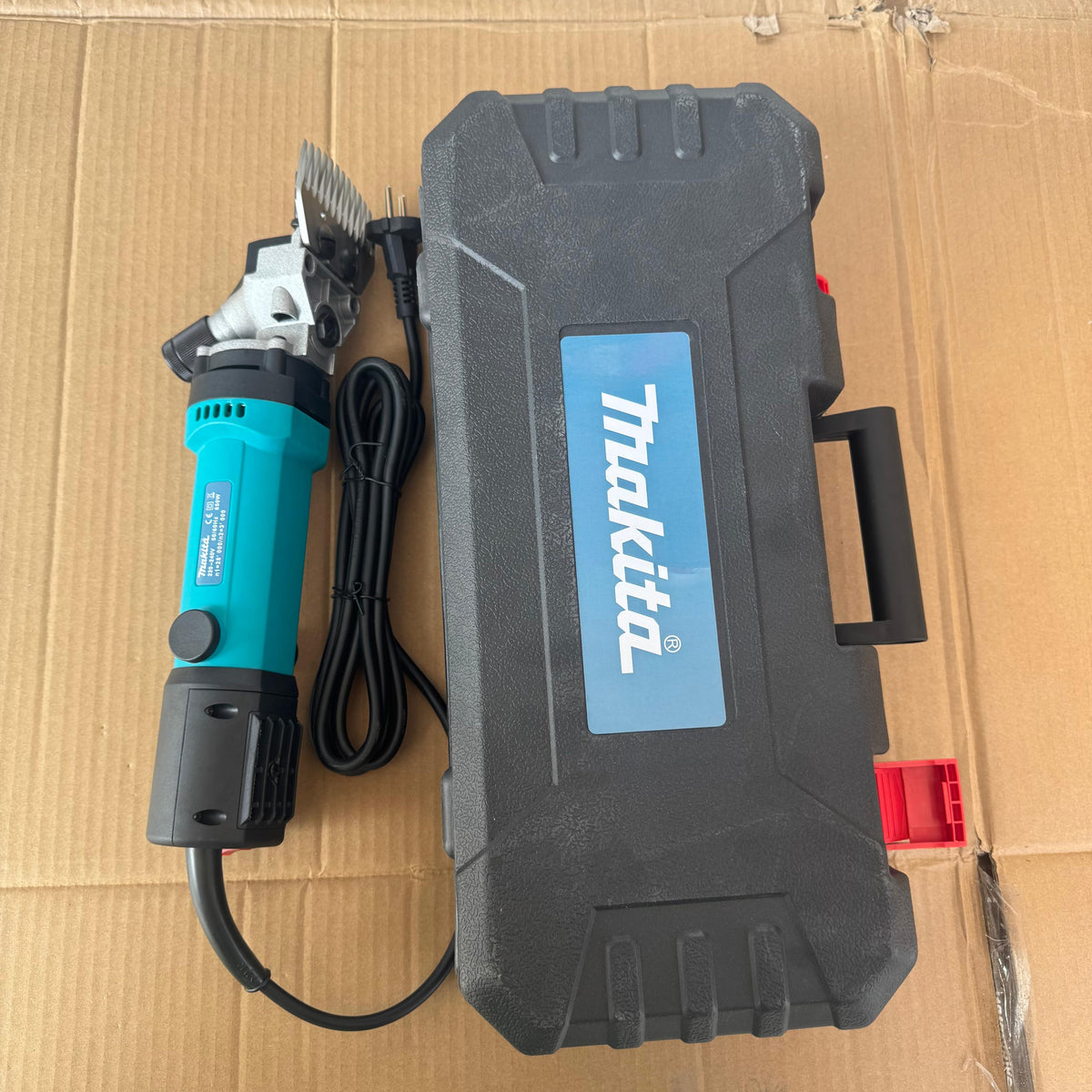 Makita 690W Electric Sheep & Goat Shearing Machine