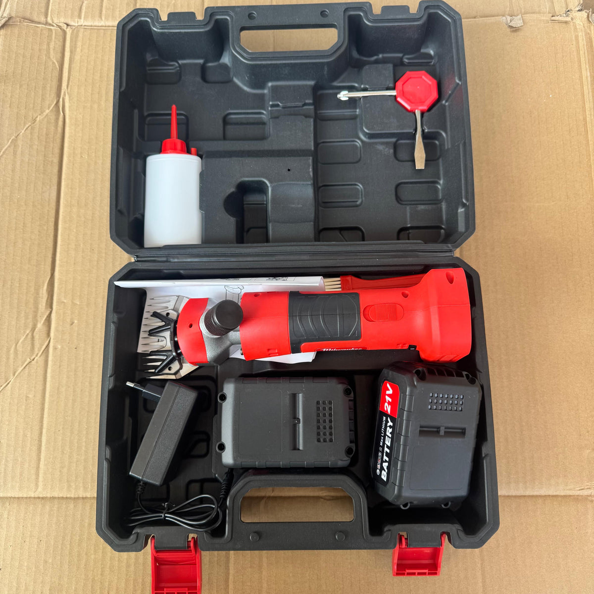 Milwaukee 21V Cordless Animal Shearing Machine For Sheep & Goats
