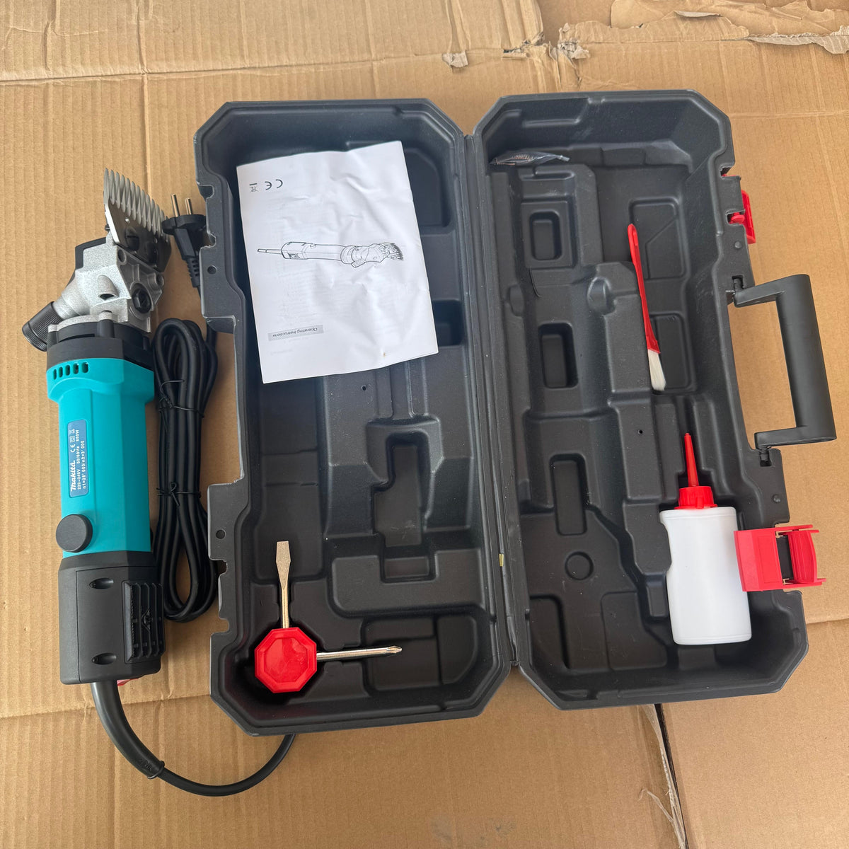 Makita 690W Electric Sheep & Goat Shearing Machine